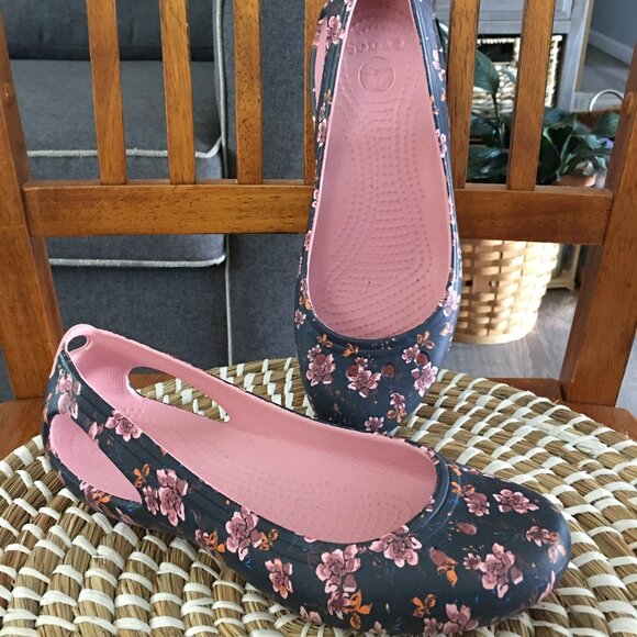 Crocs Kadee Flats Shoes Size 8  Women's Floral Crocs - Picture 1 of 5